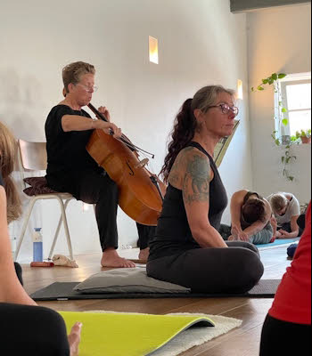 t_yoga-linda-froukje-350-400